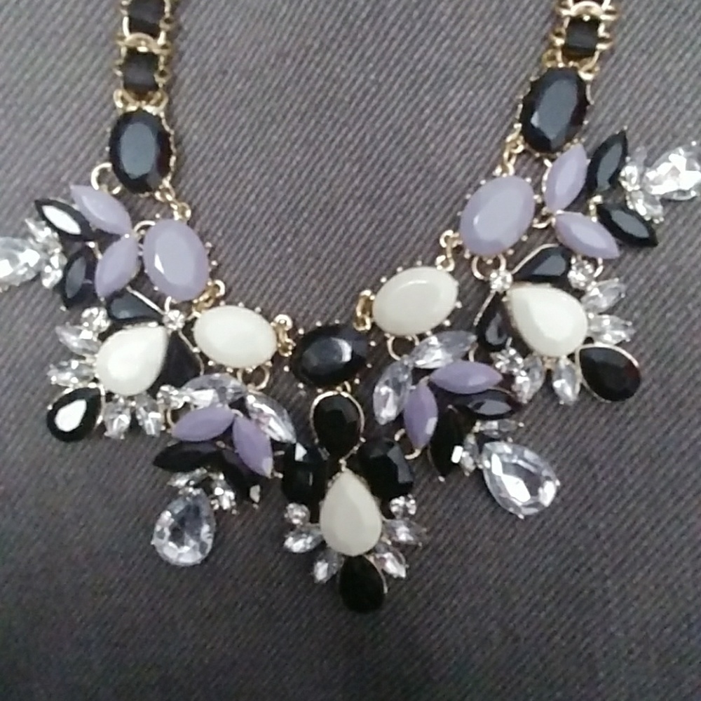 💥💥LAST DROP NWOT Statement necklace! - Picture 7 of 8